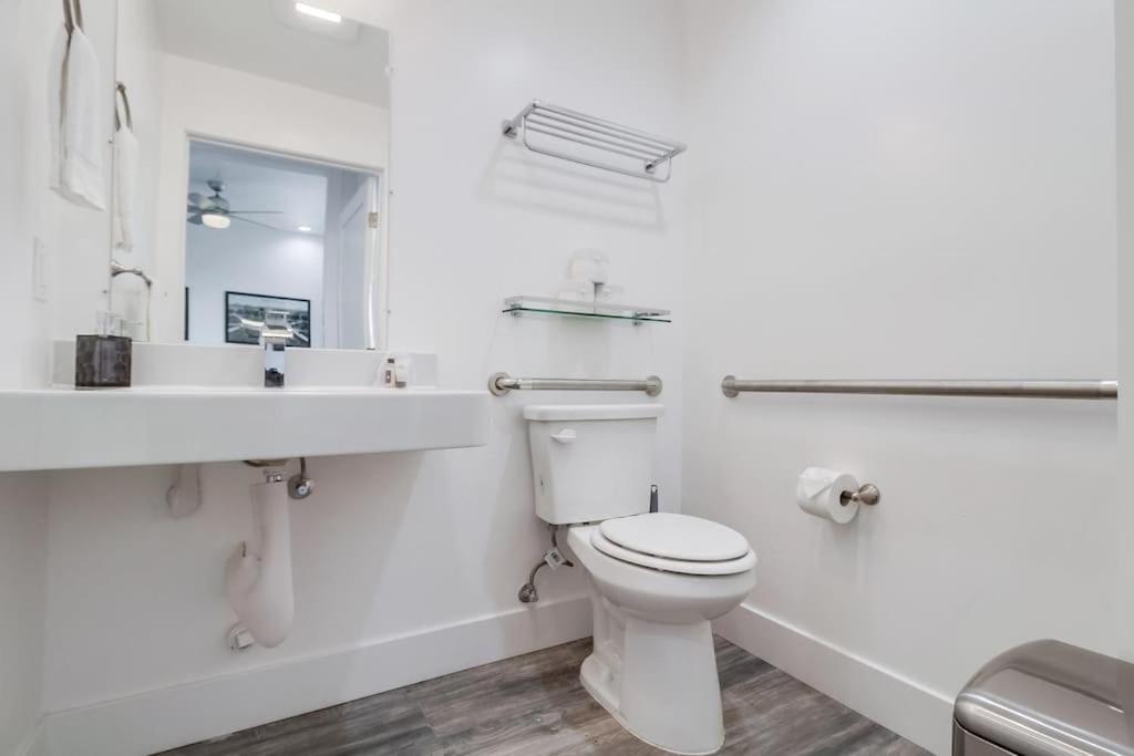 Park Blvd Paradise 301 Ada Compliant With A Apartment *